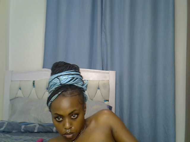Petitedolliey live cam on BongaCams