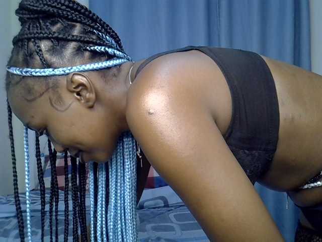 Petitedolliey live cam on BongaCams