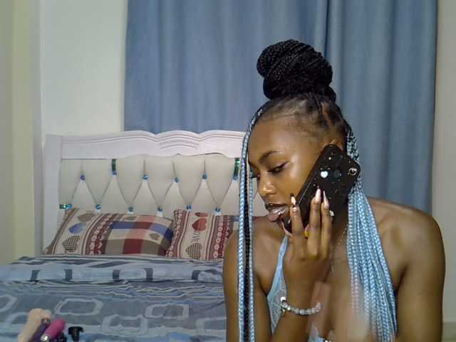 Petitedolliey live cam on BongaCams