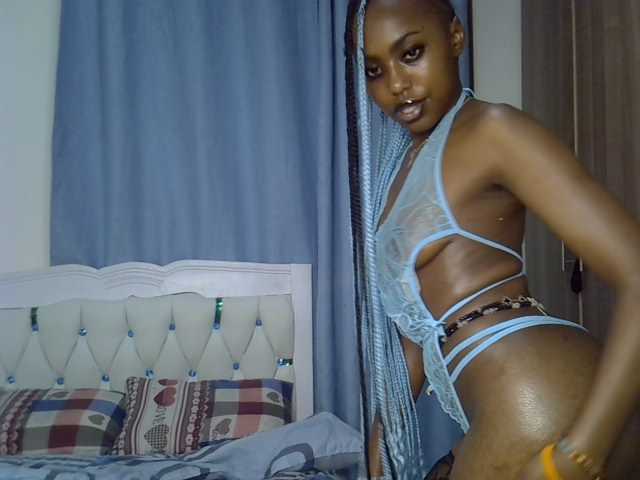 Petitedolliey live cam on BongaCams