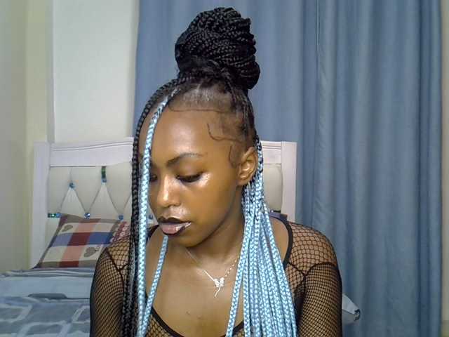 Petitedolliey live cam on BongaCams