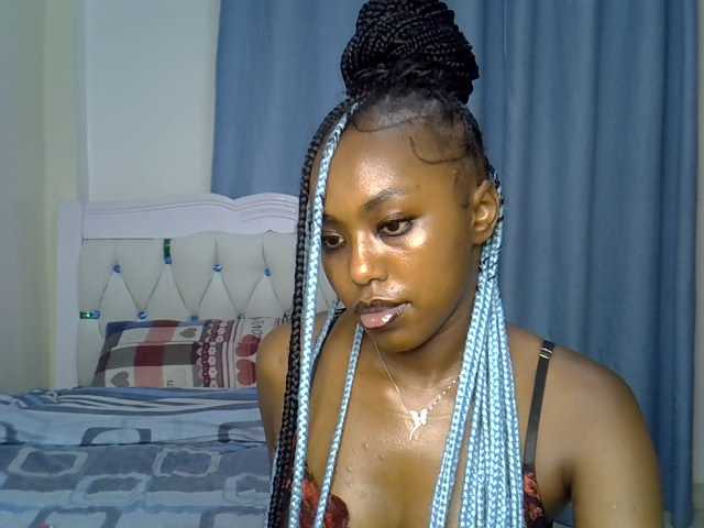 Petitedolliey live cam on BongaCams