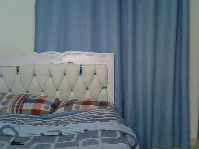 Petitedolliey live cam on BongaCams