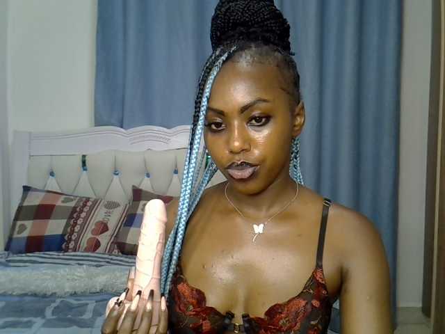 Petitedolliey live cam on BongaCams