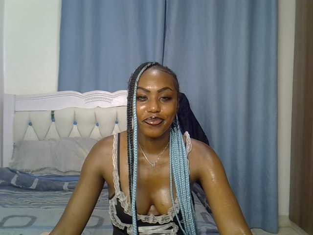 Petitedolliey live cam on BongaCams