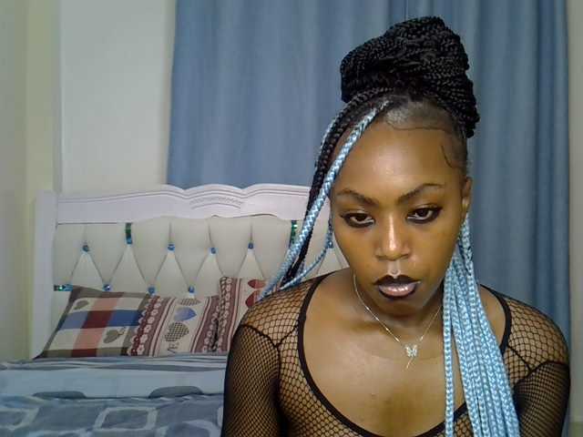 Petitedolliey live cam on BongaCams