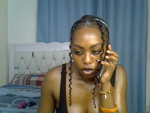 Petitedolliey live cam on BongaCams