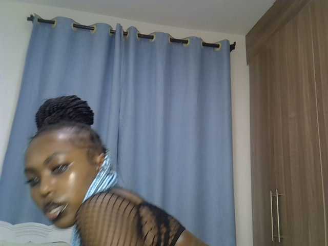 Petitedolliey live cam on BongaCams