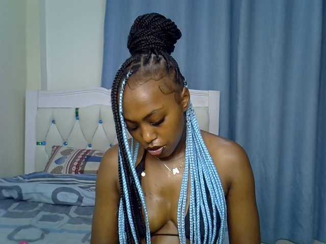 Petitedolliey live cam on BongaCams