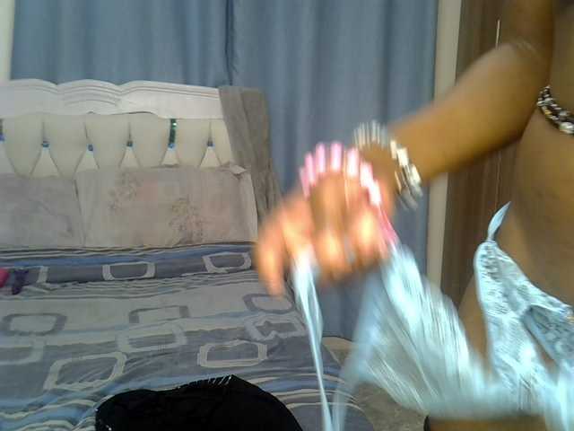 Petitedolliey live cam on BongaCams