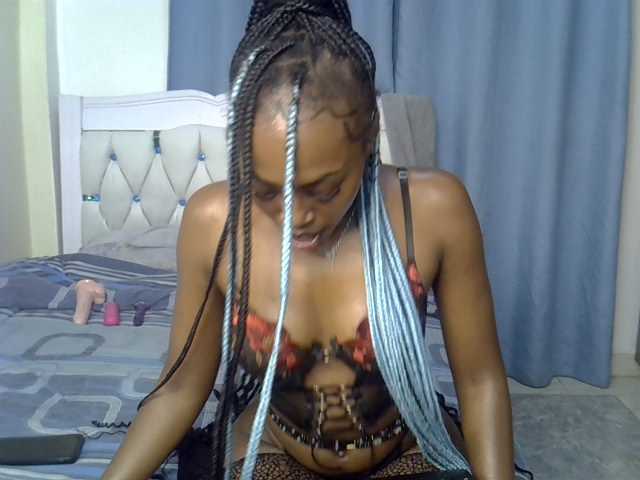 Petitedolliey live cam on BongaCams
