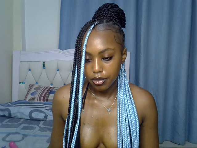Petitedolliey live cam on BongaCams