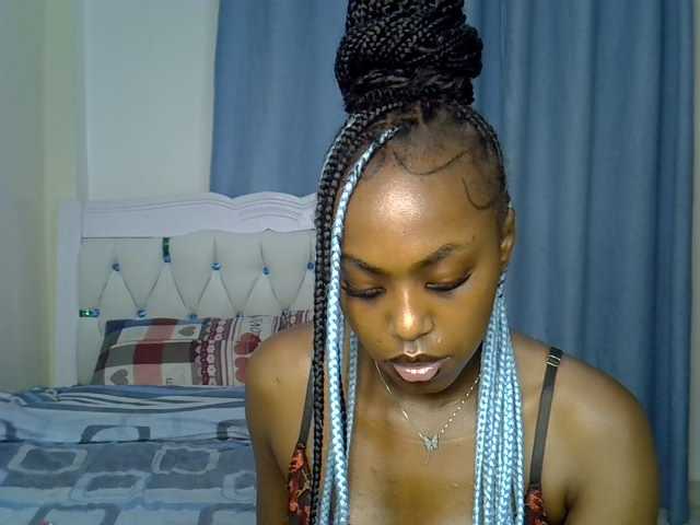 Petitedolliey live cam on BongaCams