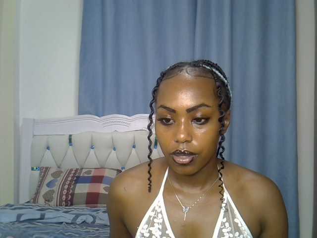 Petitedolliey live cam on BongaCams