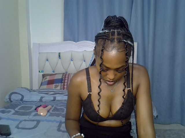 Petitedolliey live cam on BongaCams