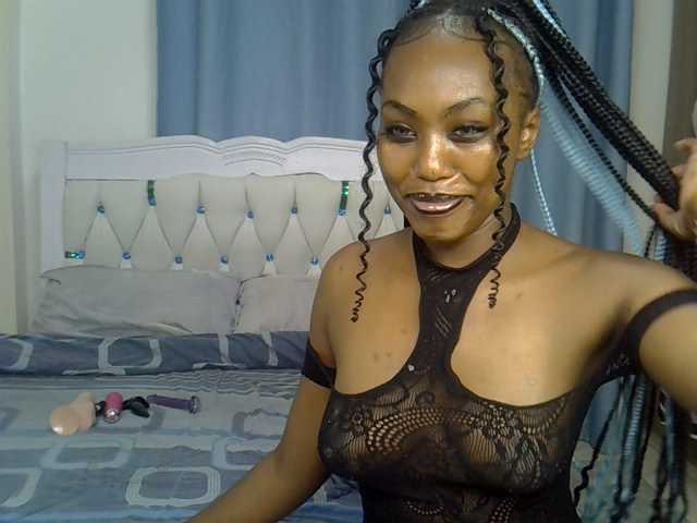 Petitedolliey live cam on BongaCams
