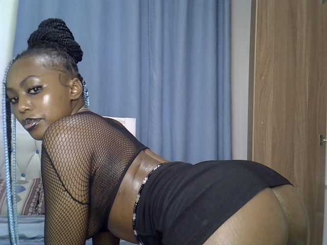 Petitedolliey live cam on BongaCams