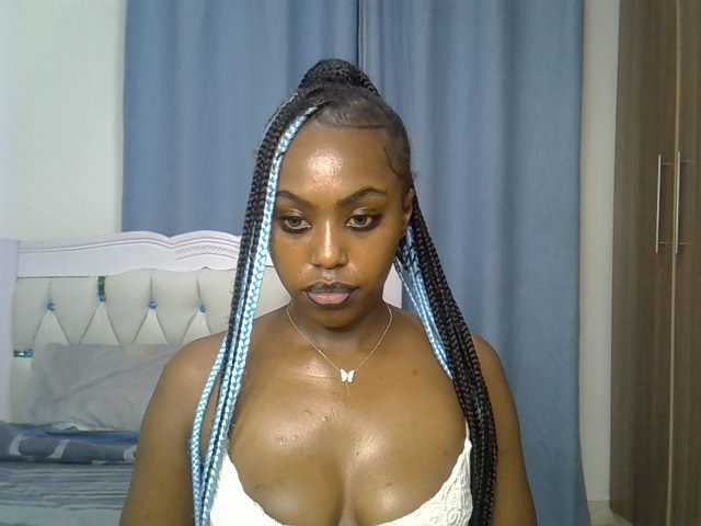 Petitedolliey live cam on BongaCams