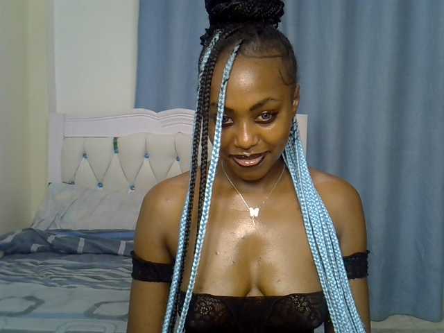 Petitedolliey — live female cam