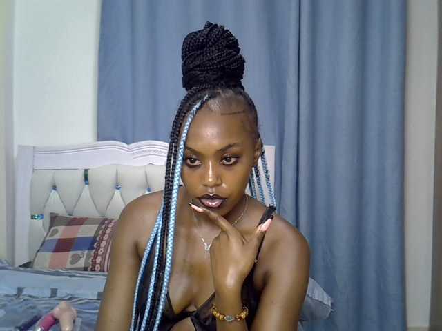 Petitedolliey live cam on BongaCams