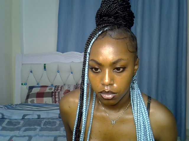Petitedolliey live cam on BongaCams