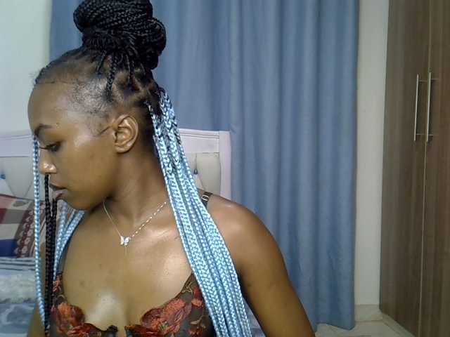 Petitedolliey live cam on BongaCams
