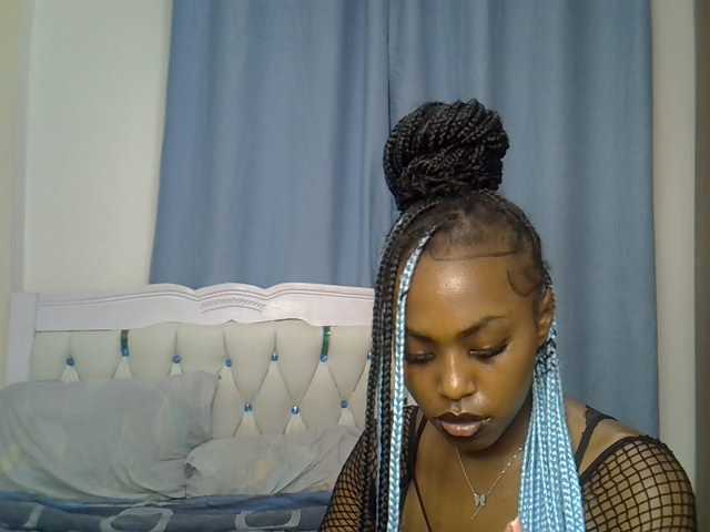 Petitedolliey live cam on BongaCams