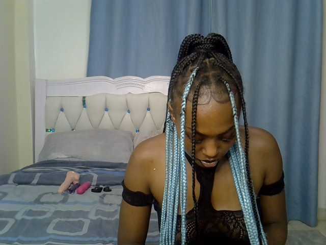 Petitedolliey live cam on BongaCams