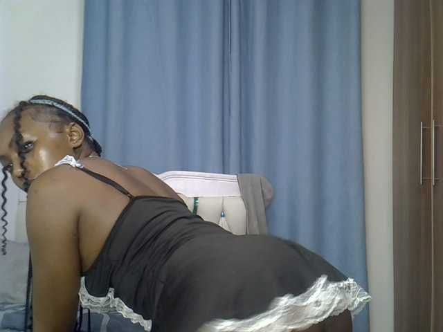 Petitedolliey live cam preview