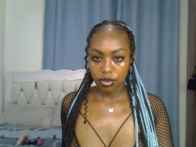 Petitedolliey live cam on BongaCams