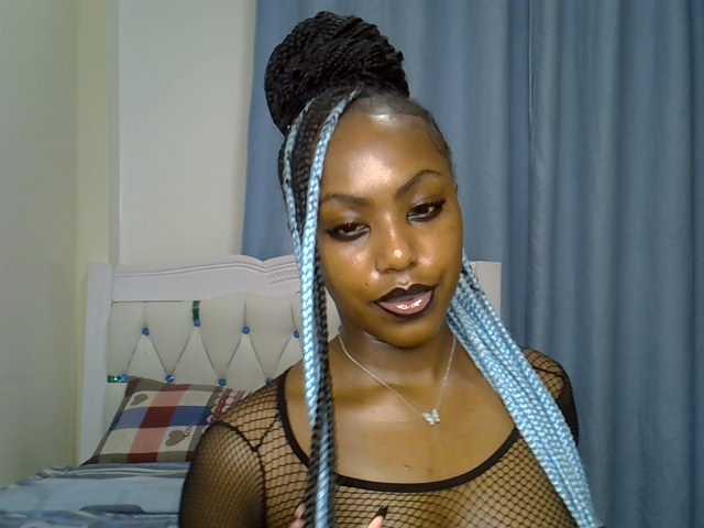 Petitedolliey live cam on BongaCams