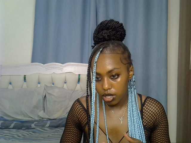 Petitedolliey live cam on BongaCams