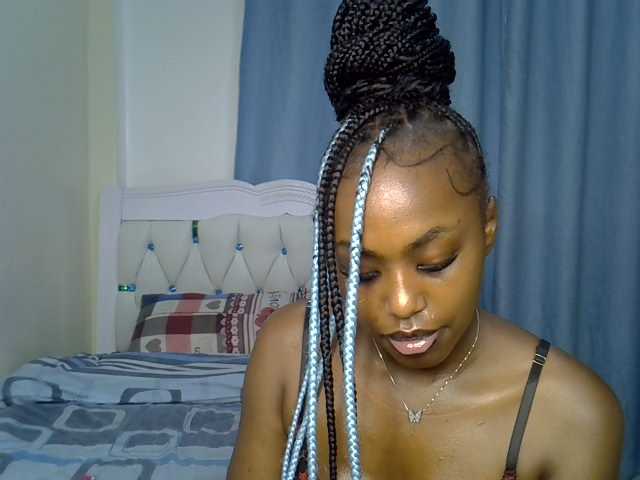 Petitedolliey live cam on BongaCams