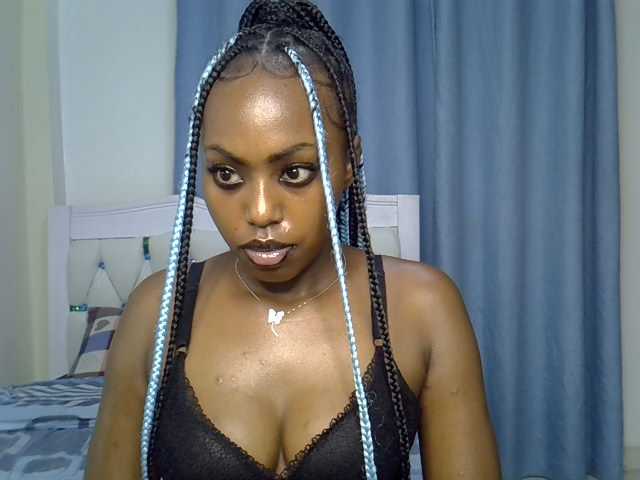 Petitedolliey live cam on BongaCams