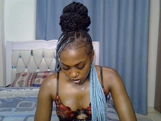 Petitedolliey live cam on BongaCams