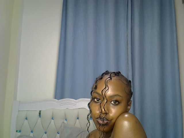 Petitedolliey live cam on BongaCams