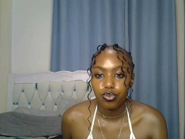 Petitedolliey live cam on BongaCams