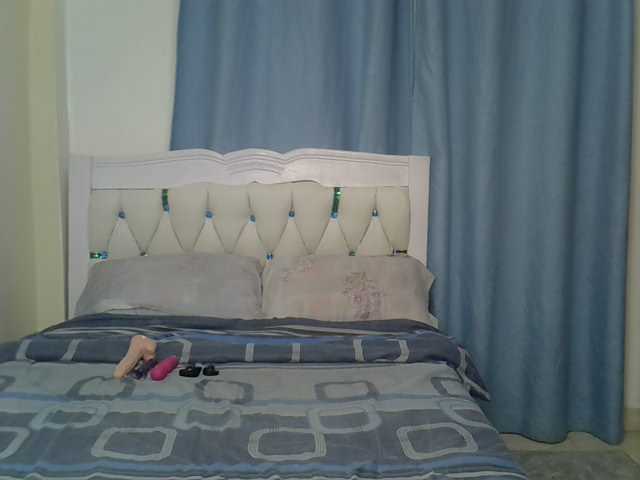 Petitedolliey live cam on BongaCams