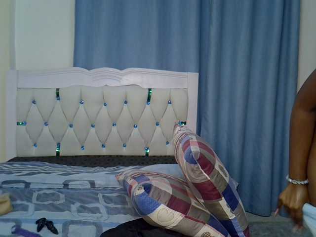 Petitedolliey live cam on BongaCams