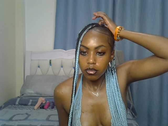 Petitedolliey live cam preview