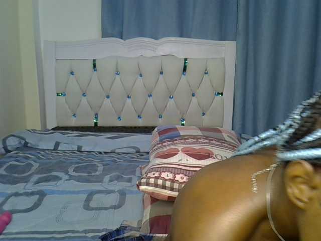 Petitedolliey live cam on BongaCams