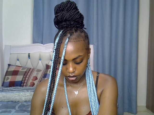 Petitedolliey live cam on BongaCams