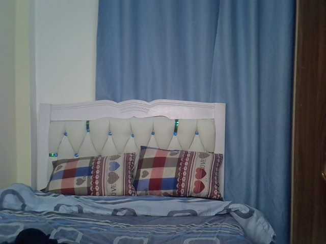 Petitedolliey live cam on BongaCams