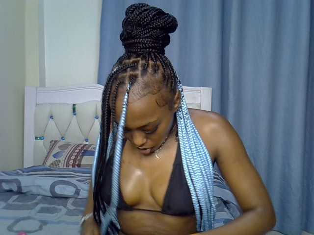 Petitedolliey live cam on BongaCams