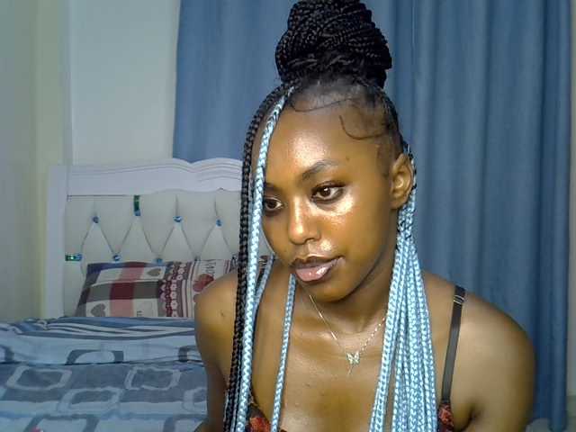 Petitedolliey live cam on BongaCams