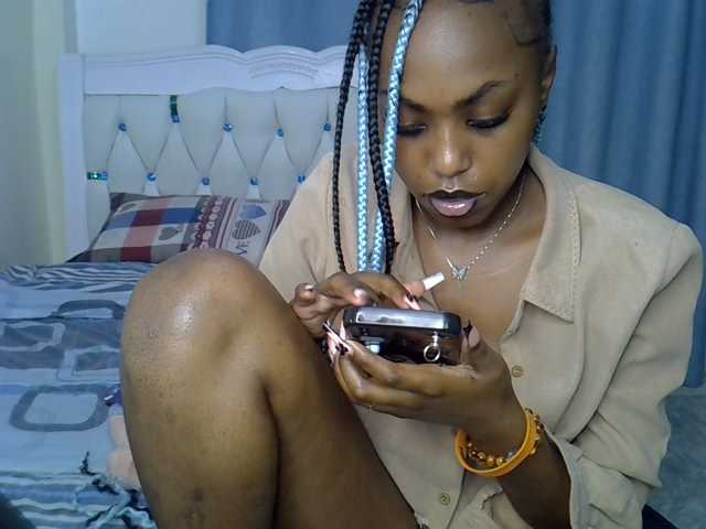 Petitedolliey live cam on BongaCams
