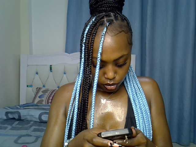 Petitedolliey live cam on BongaCams