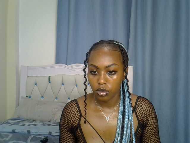 Petitedolliey live cam on BongaCams