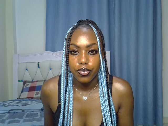Petitedolliey live cam on BongaCams