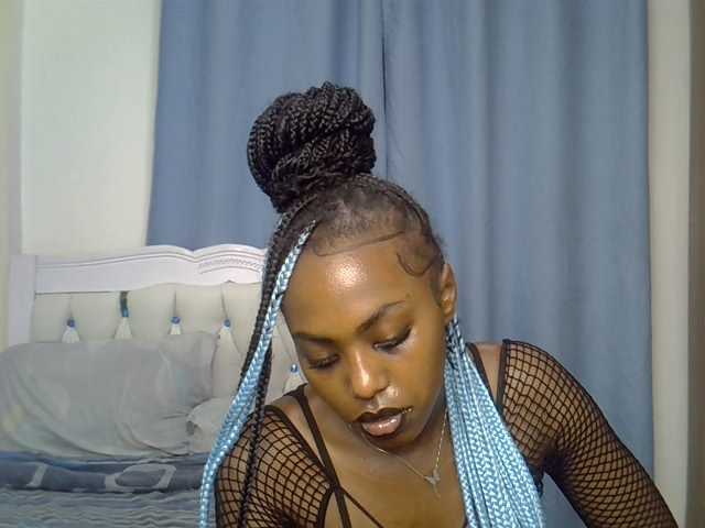 Petitedolliey live cam on BongaCams